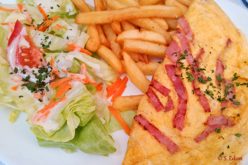 Omelette jambon fromage