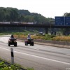 Die letzten Radler auf der Autobahn