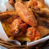 Basel: Pouletflügeli im Körbli