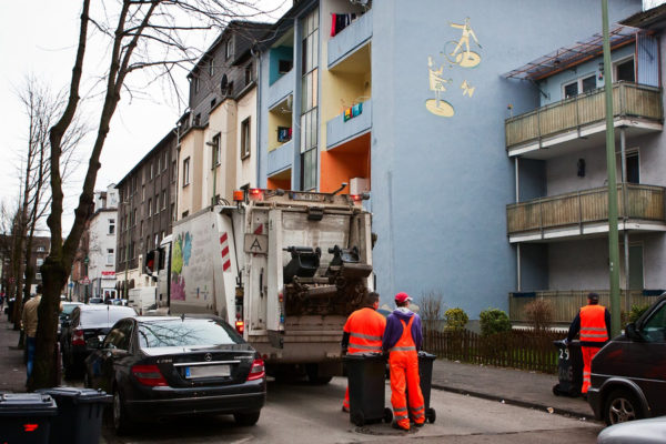 Der Müllwagen in der Hagedornstraße